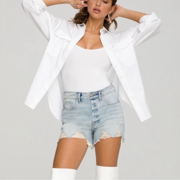 Good American Bombshell Cutoff Denim Shorts - Picture 4 of 12